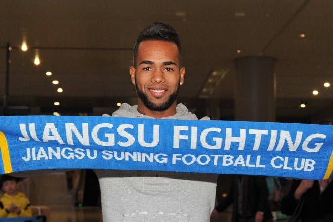 Alex Teixeira (Giang Tô Suning).  Được mua với giá 56 triệu đôla hồi tháng 1/2016, từ Shakhtar Donetsk.