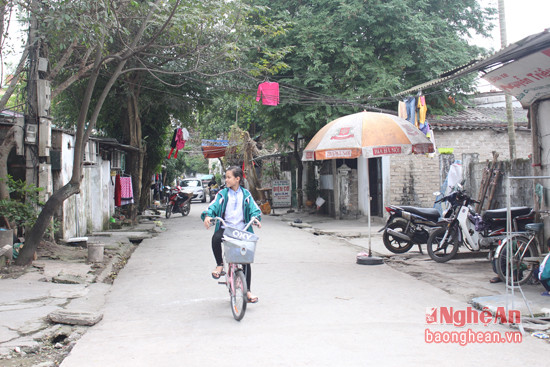 Tuyến đường dẫn vào khu tập thể cũ ở khối 12, phường Hồng Sơn (TP. Vinh).