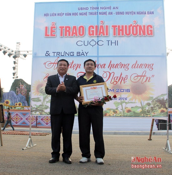 Trao giải A cho tác giả Đoàn Văn Quang .