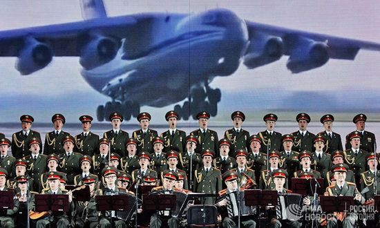 Đoàn ca múa nhạc quân đội mang tên Alexandrov có tên đầy đủ là Đoàn ca múa nhạc hàn lâm quân đội Nga Alexandrov, tiền thân là Dàn hợp xướng Hồng quân, được thành lập vào ngày 12/10/1928 và được coi là một trong 5 đoàn ca múa nhạc dân gian nối tiếng nhất của Nga.