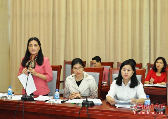 Đồng chí Cao Thị Hiền - Ủy viên Ban Thường vụ Tỉnh ủy, Phó Chủ tịch HĐND tỉnh chủ trì hội nghị