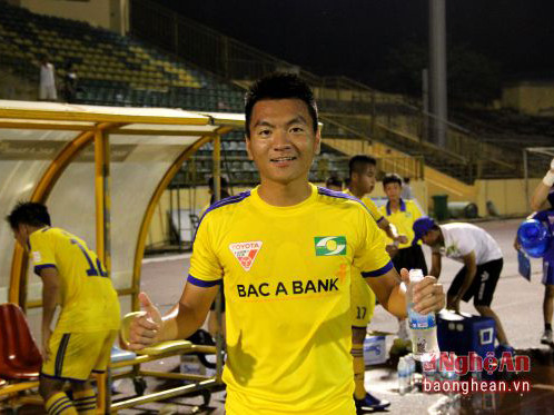 Tiền vệ Đậu Thanh Phong trong màu áo SLNA 2016