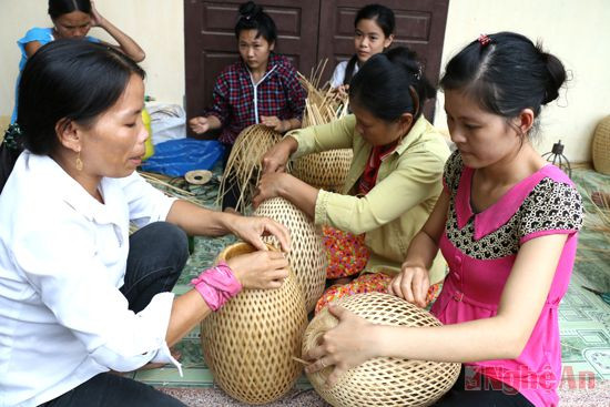 Dạy nghề cho chị em phụ nữ huyện Quỳnh Lưu
