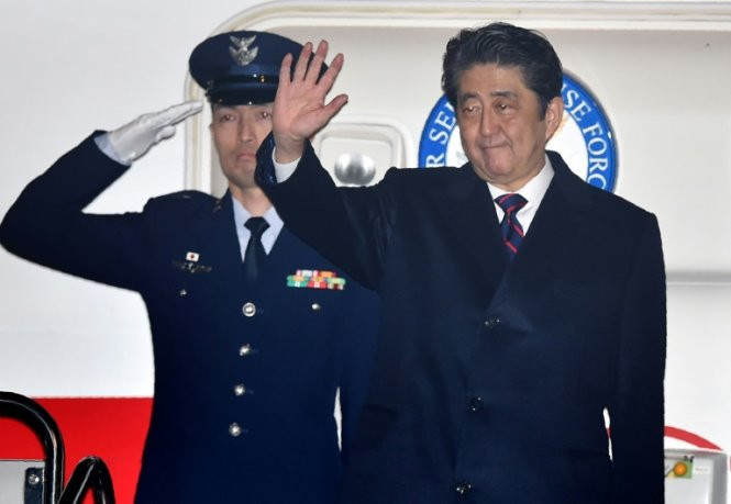 Thủ tướng Nhật tới Hawaii thăm Trân Châu Cảng cùng Tổng thống Obama 