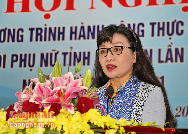 Đồng chí Lê Thị Tám phát biểu khai mạc hội nghị