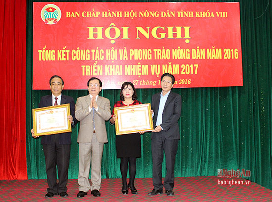 1 tập thể, 1cá nhân có thành tích xuất sắc trong công tác Hội và phong trào Nông dân năm 2016 đã vinh dự được đón nhận Bằng khen của Thủ tướng Chính Phủ