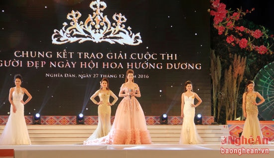 5 thí sinh trong phần thi ứng xử