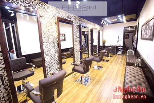 Thực sự ngỡ ngàng khi bước vào salon tóc, một phong cách hoàn toàn khác biệt.