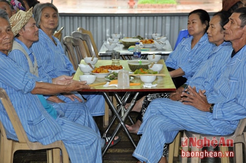 Người bệnh đến điều trị, phục hồi chức năng tại Bệnh viện được miễn phí ăn trưa, tối.