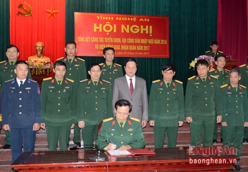 Ký kết hiệp đồng giao nhận quân năm 2017.