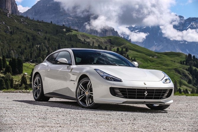 Ferrari giới thiệu mẫu GTC4 Lusso có khả năng vận hành vượt trội hơn Ferrari FF - Ảnh: Motortrend