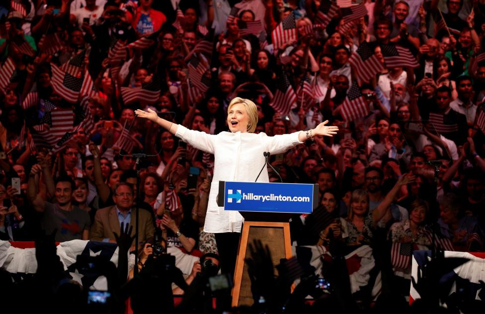 Dù thất cử song Hillary Clinton vẫn đi vào lịch sử Mỹ với tư cách người phụ nữ đầu tiên trở thành ứng viên tổng thống đại diện cho một chính đảng. Ảnh: Reuters.