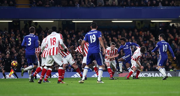 Willian toả sáng đúng lúc, tạo ra bước ngoặt quan trọng nhất để Chelsea làm nên thắng lợi. Ảnh: Reuters.