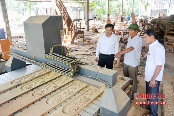 Đầu tư hệ thống máy khắc gỗ vi tính tự động tại làng nghề mộc mỹ nghệ xã Quỳnh Nghĩa