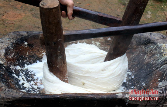 Người Mông Nghệ An có 1 loại bánh không thể thiếu trong ngày Tết gọi là