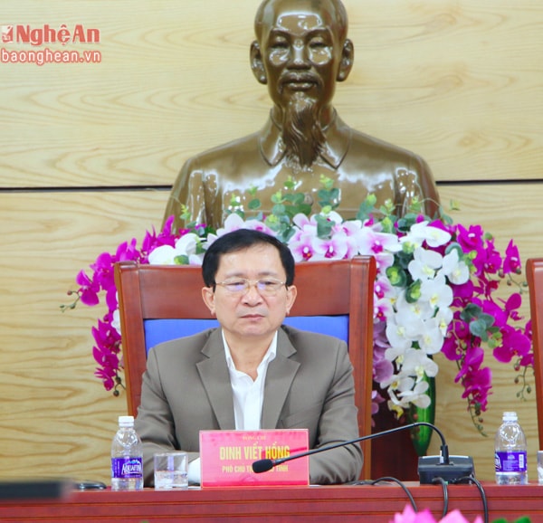 Đồng chí Đinh Viết Hồng, Phó Chủ tịch UBND tỉnh chủ trì hội nghị tại điểm cầu Nghệ An.