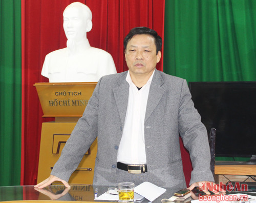 Đồng chí Đậu Văn Thanh - Giám đốc Sở Nội vụ phát biểu tại cuộc họp. 