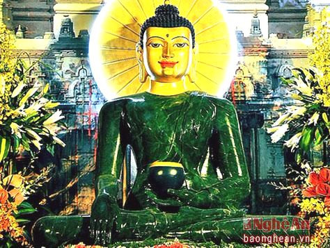 Tượng Phật ngọc hòa bình thế giới  được chạm khắc từ khối ngọc bích nguyên khối 18 tấn.