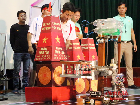 Trường Đại học Sư phạm Kỹ thuật Vinh tổ chức Hội thi Sáng tạo Robocon 2016.