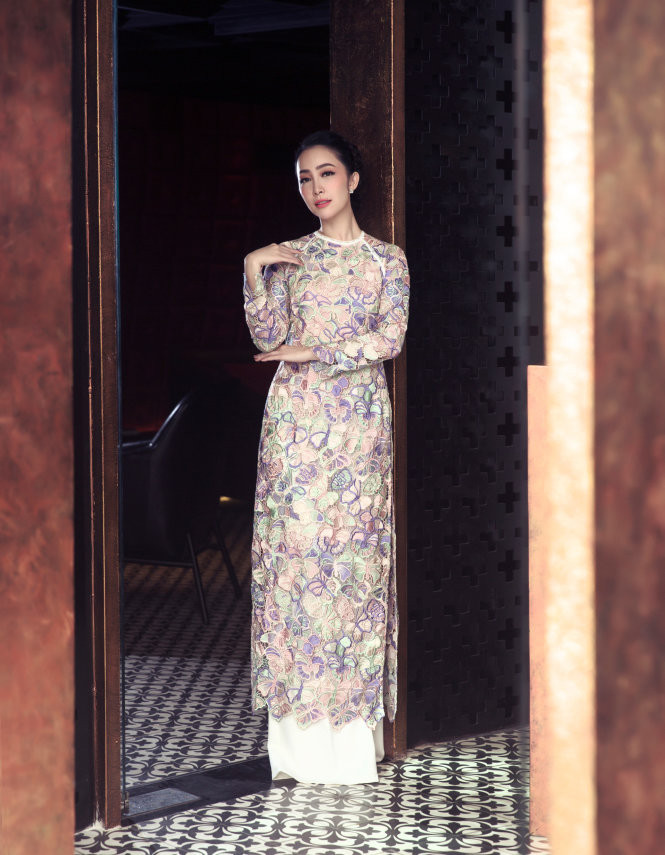 Mỗi khi trời vào xuân, cũng như nhiều phụ nữ Việt Nam khác, Linh Nga luôn nhớ đến sự hiện diện của những tà áo dài truyền thống.