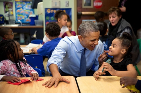 Ông Obama thăm Trung tâm Bảo trợ trẻ em tại thành phố thành phố Lawrence (bang Kansas, Mỹ) -