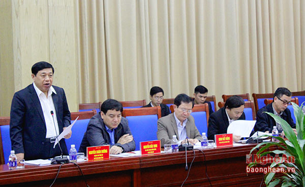 Đồng chí Nguyễn Xuân Đường phát biểu tại cuộc họp.