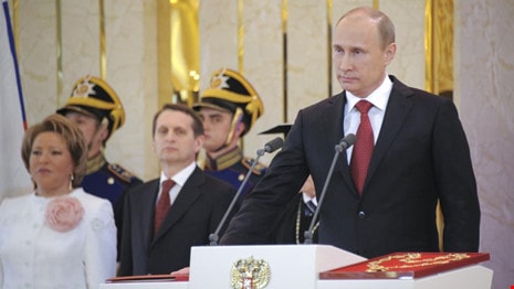 Tổng thống Nga Vladimir Putin tuyên thệ nhậm chức năm 2012. (Ảnh: REUTERS)