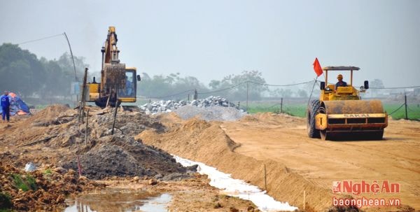 Thi công hồ điều hoà - tiểu dự án đô thị Vinh.