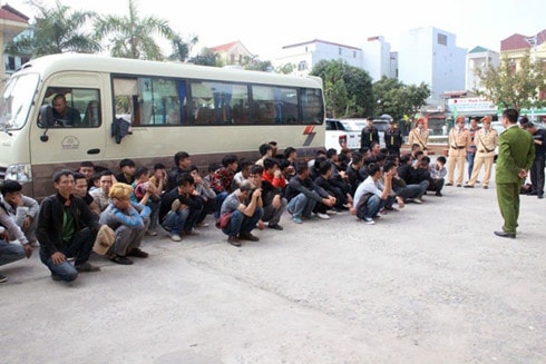 Các đối tượng tại cơ quan Công an (Ảnh: VTC News).