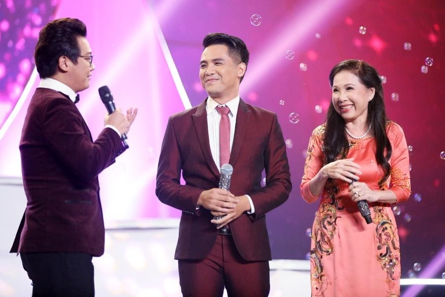 NSUT Kim Xuân hóm hỉnh bảo vệ con trai (ca sĩ Huy Luân) trước nhận xét phân chia đoạn bài hát chưa hợp lý.