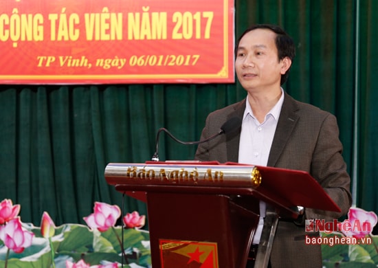 Đồng chí Trần Văn Hùng - Phó Tổng biên tập Báo Nghệ An tổng kết công tác phối hợp với CTV năm 2016. Ảnh Đức Anh. 