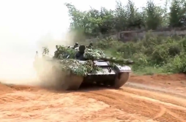 T-55M3 còn được lắp giáp phản ứng nổ cung cấp khả năng bảo vệ tương đương 450mm RHA, thay thế động cơ mới có công suất 580 mã lực cho khả năng vận động cao hơn cùng thiết bị cảm biến khí tượng MAWS6056B do công ty Idram của Thụy Sỹ chế tạo. Mặc dù sức mạnh của xe tăng T-55M3 đã cao hơn rất nhiều so với nguyên bản T-54/55 cũ nhưng vẫn còn tồn tại không ít nhược điểm mà vấn đề lớn nhất chính là hỏa lực.