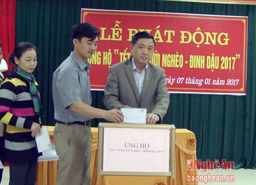 lãnh đạo huyện, các cơ quan, đơn vị, doanh nghiệp, cán bộ công nhân viên chức các cơ quan trên địa bàn huyện Quỳ Châu tham gia ủng hộ chương trình “ Tết vì người nghèo”