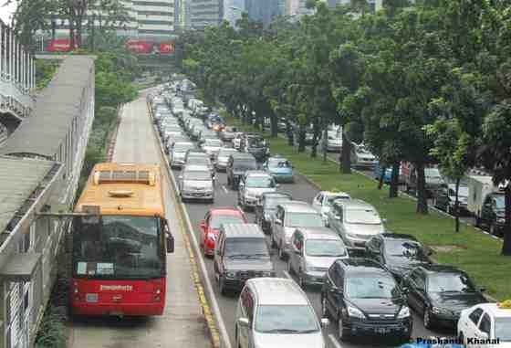 Xe buýt nhanh ở Jakarta.