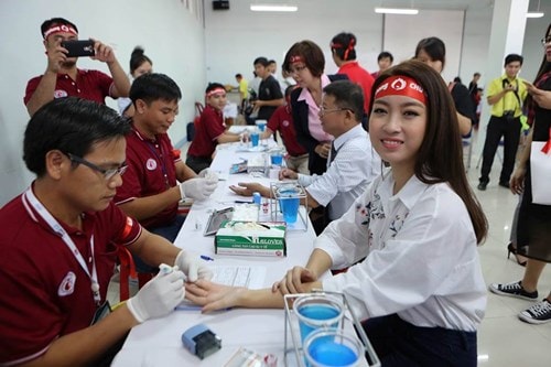 Hoa hậu sẵn sàng hiến máu cứu người.