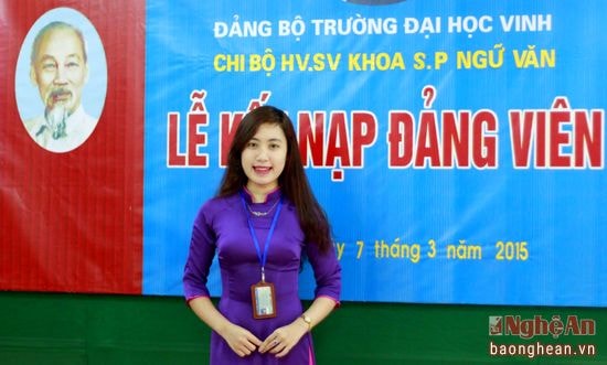 Trang vinh dự được đứng vào hàng ngũ của Đảng từ khi mới là sinh viên năm 2.