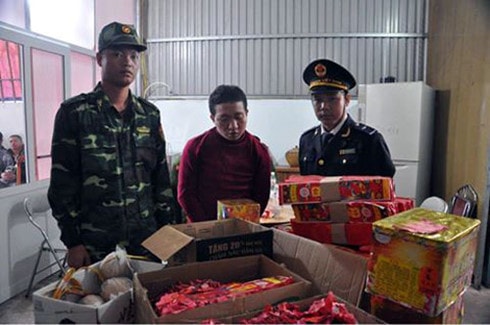 Qua kiểm tra lực lượng chức năng phát hiện được 52kg pháo lậu 