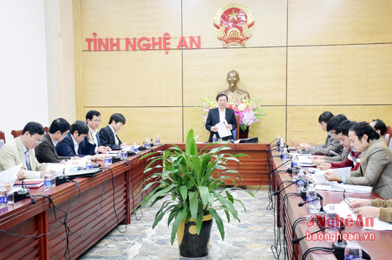 Đồng chí Đinh Viết Hồng - Phó Chủ tịch UBND tỉnh chủ trù cuộc họp.