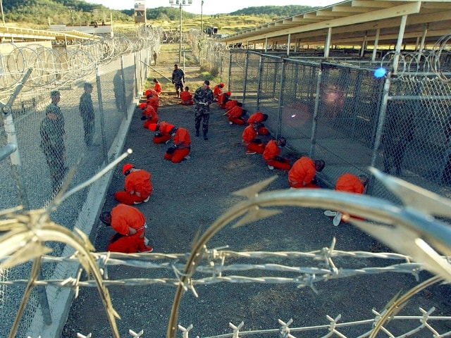 Ông đã hứa đóng cửa nhà tù Guantánamo nhưng không thể vượt qua trở ngại từ Quốc hội. Đầu năm 2016, ông đề nghị khoảng 10 địa điểm ở Mỹ có thể tiếp nhận tù nhân Guantánamo nhưng vô ích.