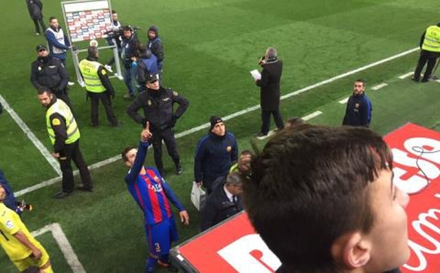 Không giữ được bình tĩnh, Pique đã “khiêu khích” Chủ tịch La Liga.  Ảnh: Internet