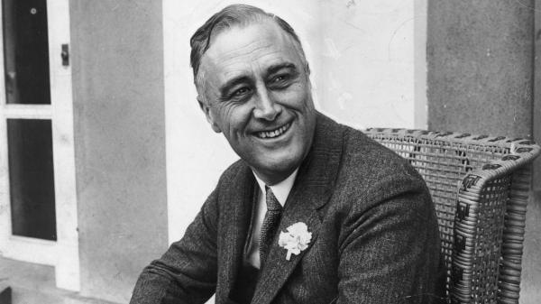 Franklin Delano Roosevelt (30/1/1882 – 12/4/1945) đảm đương bốn nhiệm kỳ Tổng thống liên tiếp, đồng thời dẫn dắt nền kinh tế Mỹ thoát khỏi cuộc Đại Suy thoái khủng khiếp nhất trong lịch sử nhân loại. Ông nhậm chức vào ngày 4/3/1933 nhưng lại đột ngột qua đời khi đang thực hiện tốt vai trò ở nhiệm kỳ thứ tư.