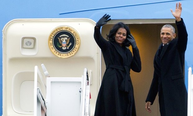 Tổng thống Barack Obama và đệ nhất phu nhân Michelle Obama tới Chicago để ông có bài diễn văn chia tay. Ảnh: AP.