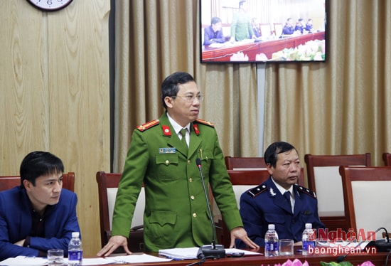 Thượng tá Hoàng Duy Hà - Phó trưởng Công an TP. Vinh đề nghị sớm quy hoạch lại luồng tuyến xe buýt cho hợp lý, đồng thời