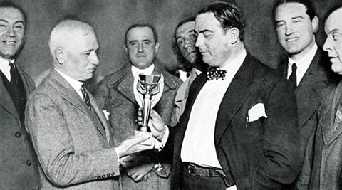 Jules Rimet (áo trắng) - cha đẻ ra ý tưởng thành lập World Cup