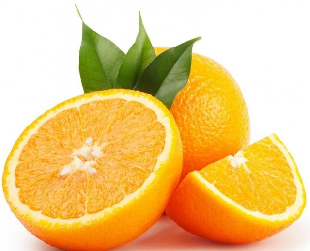 Cam: Giống như bưởi, cam cũng giàu chất xơ và vitamin C, hỗ trợ giảm cân hiệu quả. Không chất béo bão hòa, cholesterol và natri, cam là thực phẩm hoàn hảo bạn nên bổ sung vào bữa trưa trong chế độ ăn kiêg