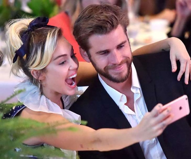 Miley Cyrus và Liam Hemsworth đã bí mật kết hôn vào dịp giao thừa năm 2016-2017.