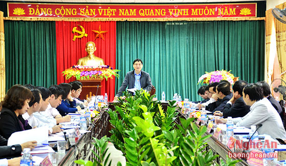 Bí thư Tỉnh ủy Nguyễn Đắc Vinh chủ trì cuộc làm việc với huyện Nam Đàn. Ảnh Thành Duy