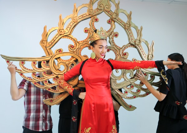le-hang-thu-5-bo-quoc-phuc-du-thi-miss-universe