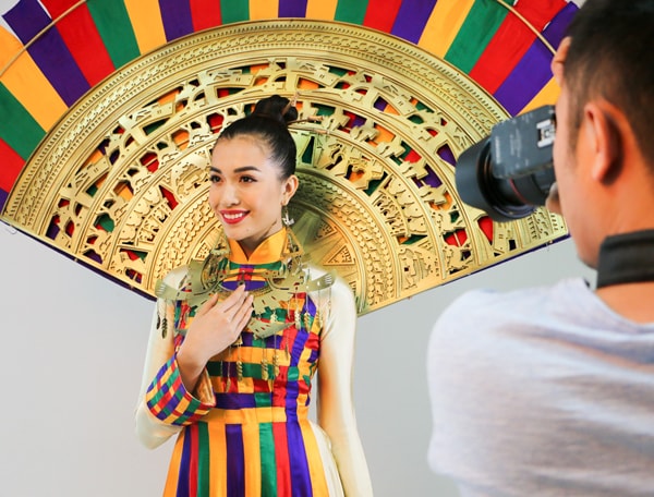 le-hang-thu-5-bo-quoc-phuc-du-thi-miss-universe-4