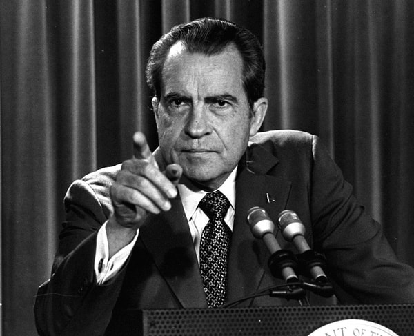 Richard Milhous Nixon là tổng thống thứ 37 của Hợp chúng quốc Hoa Kỳ. Nhiệm kỳ tổng thống của ông bắt đầu từ năm 1969, kết thúc khi ông từ chức vào năm 1974, khiến ông là tổng thống duy nhất từ chức trong lịch sử Hoa Kỳ